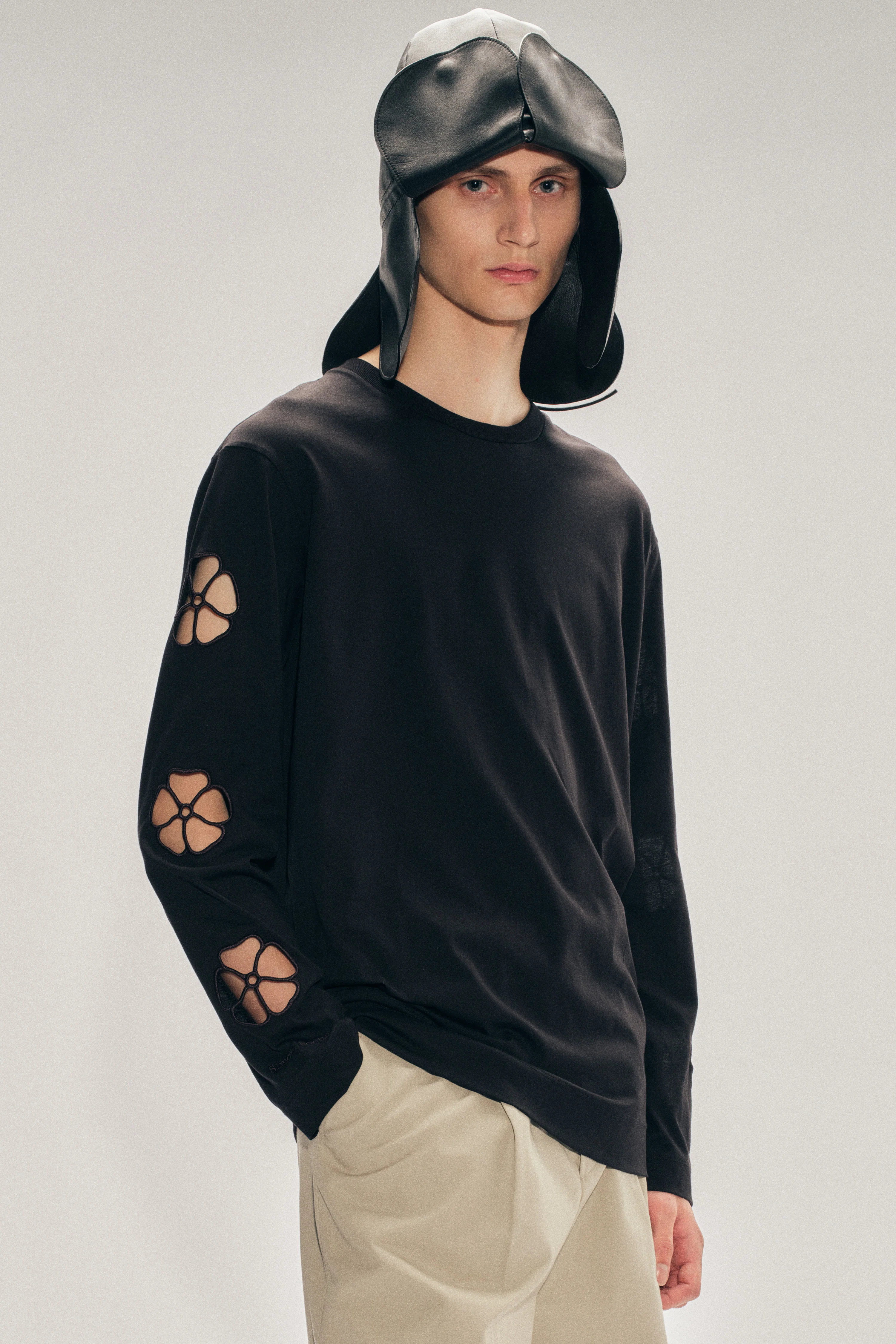 Daisy Cutout Long Sleeve T-Shirt - Image 4