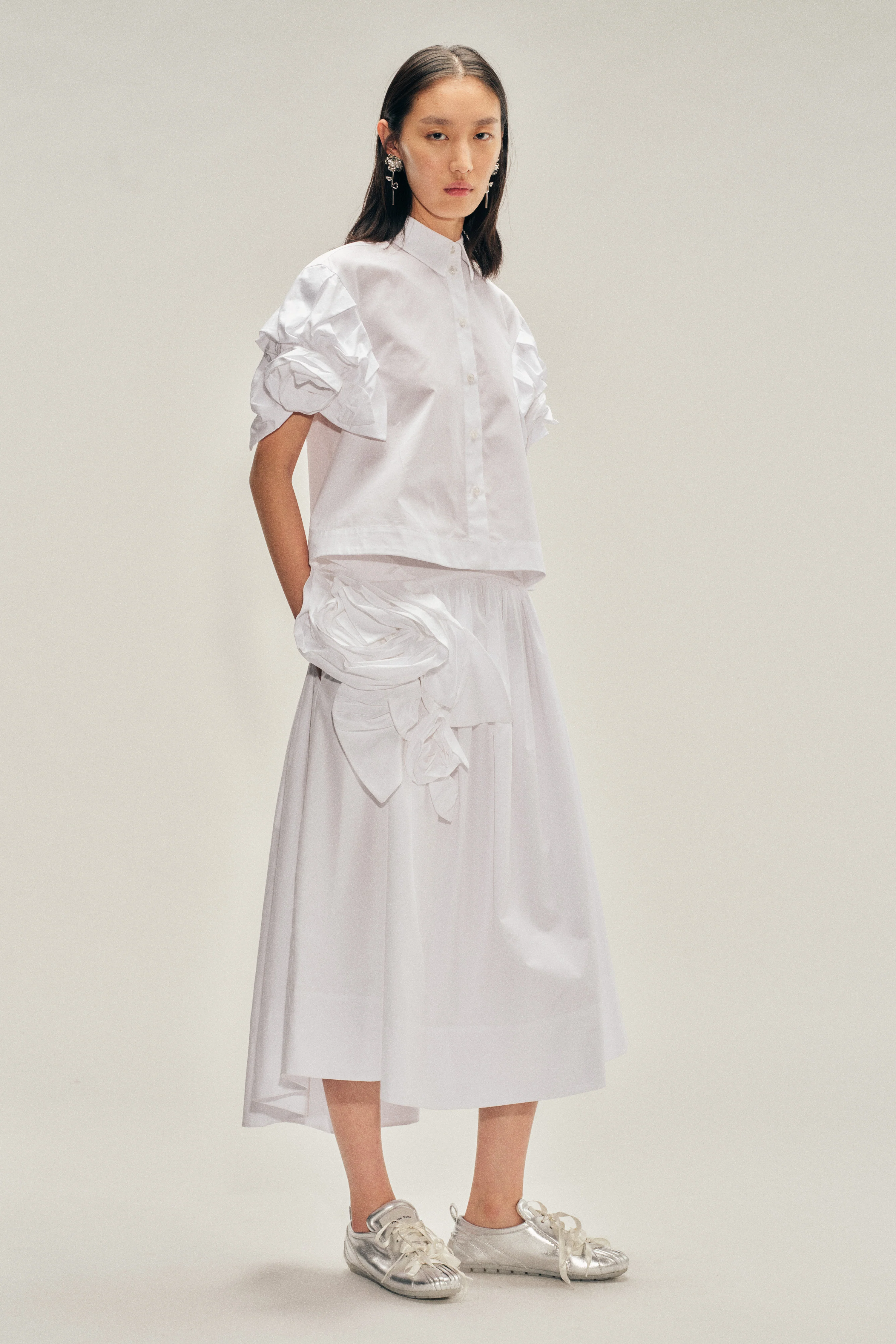 Cropped Rose Puff Sleeve Shirt - Image 2