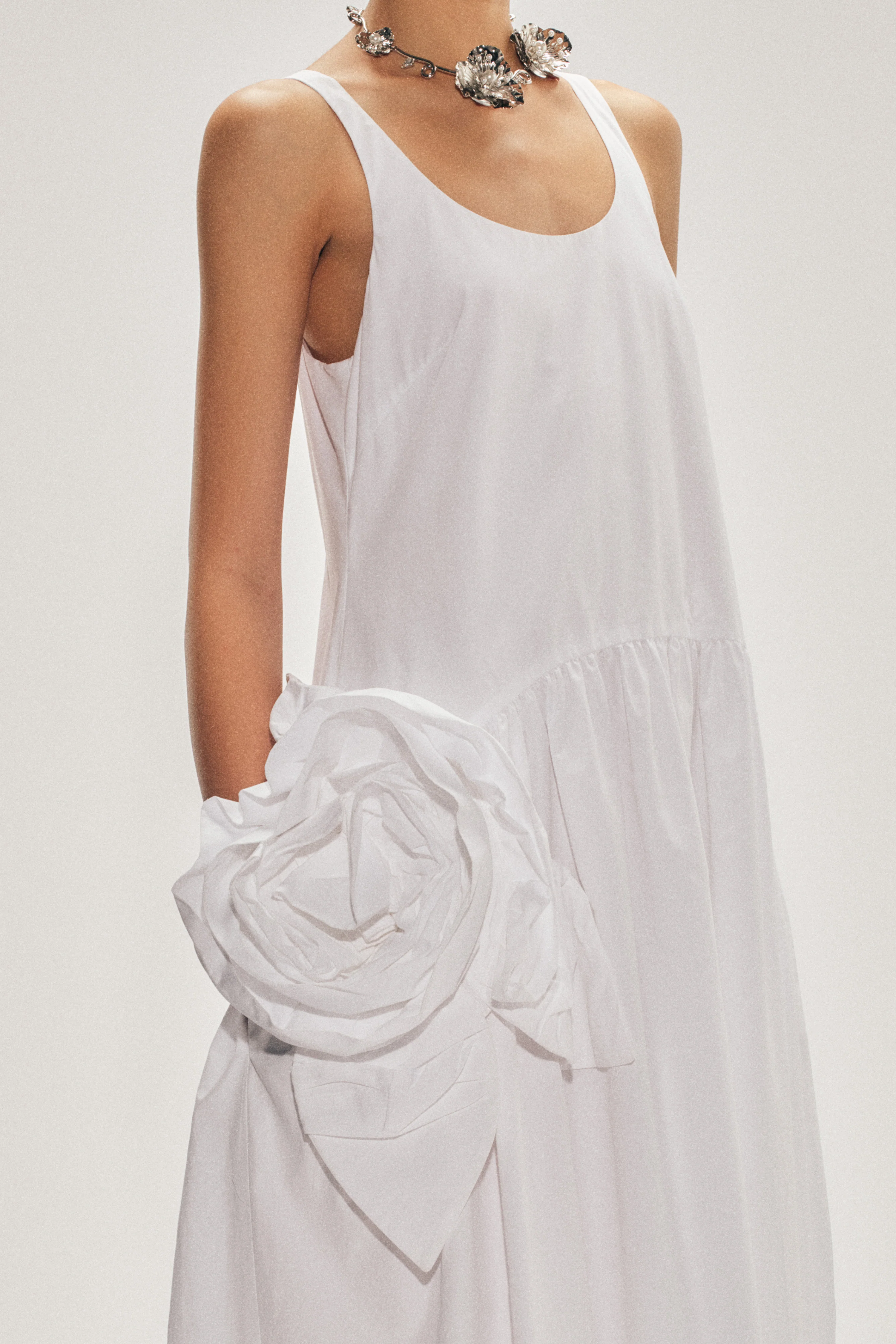 Pressed Rosette Tapered Back Flounce Dress - Image 4